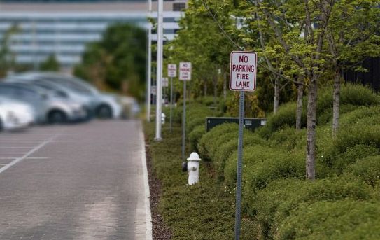 Fire Lane No Parking Sign | R7-200
